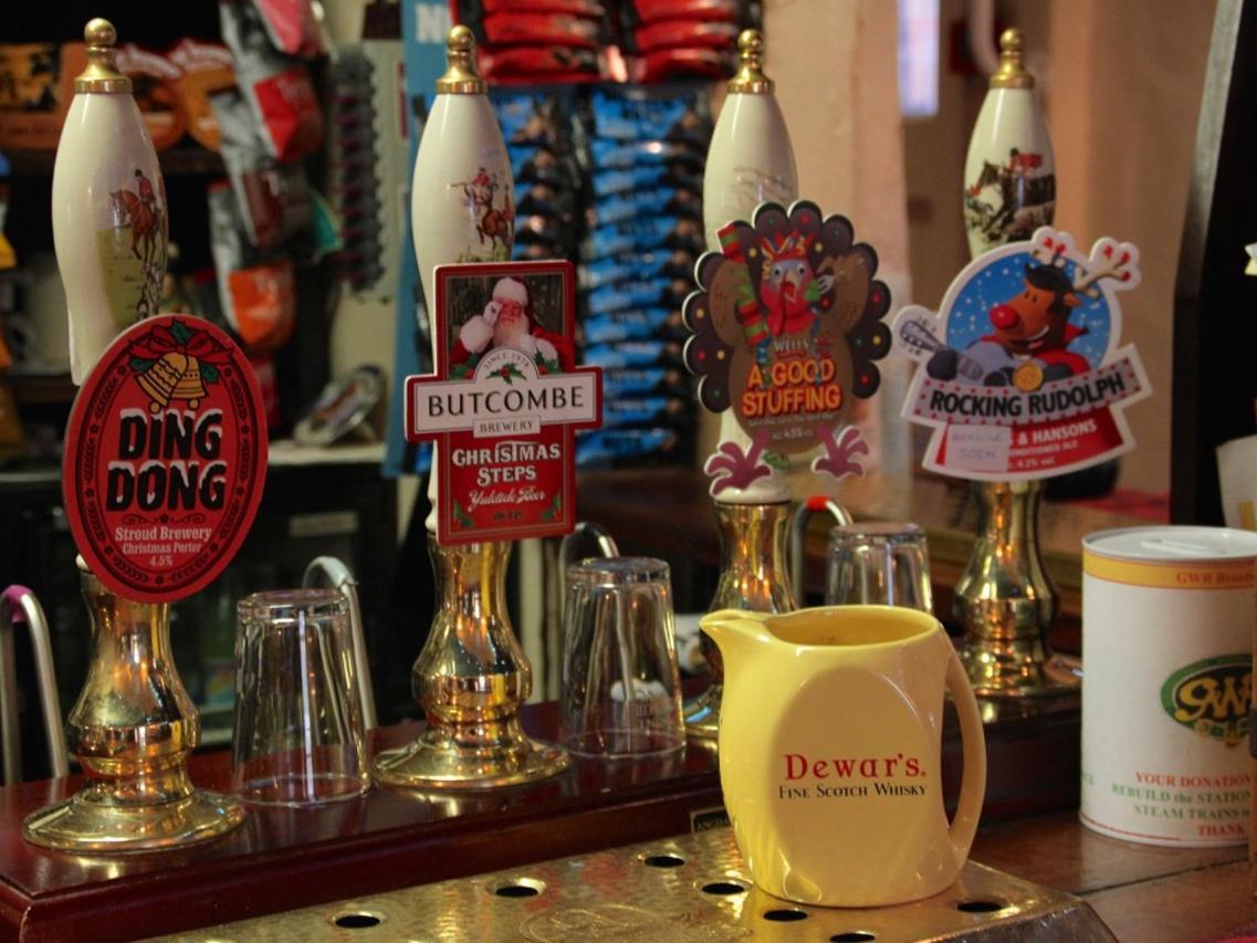 Crown And Trumpet Inn Бродуей Екстериор снимка